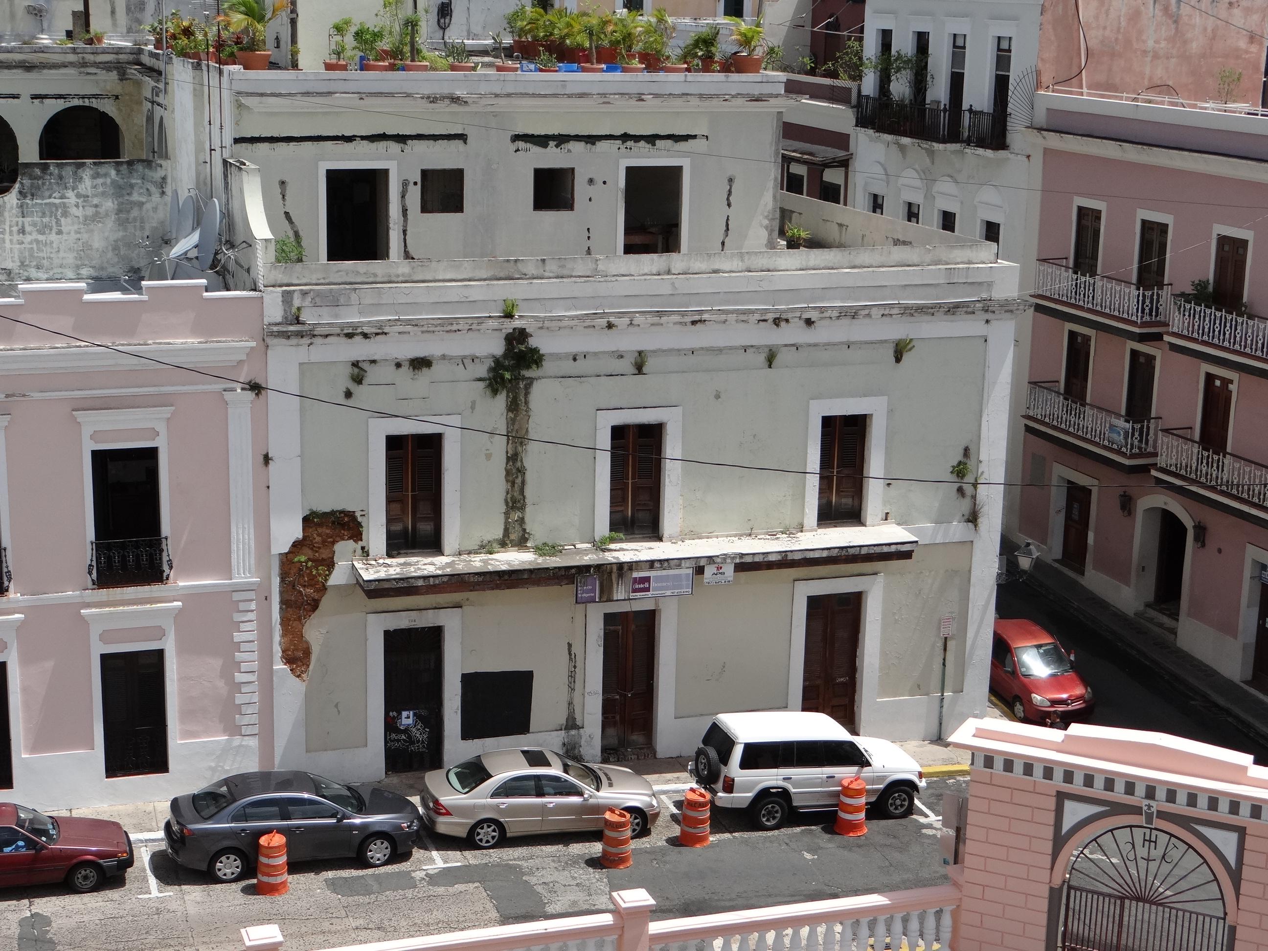 Calle de la Luna esquina calle de la Cruz (Viejo San Juan)
